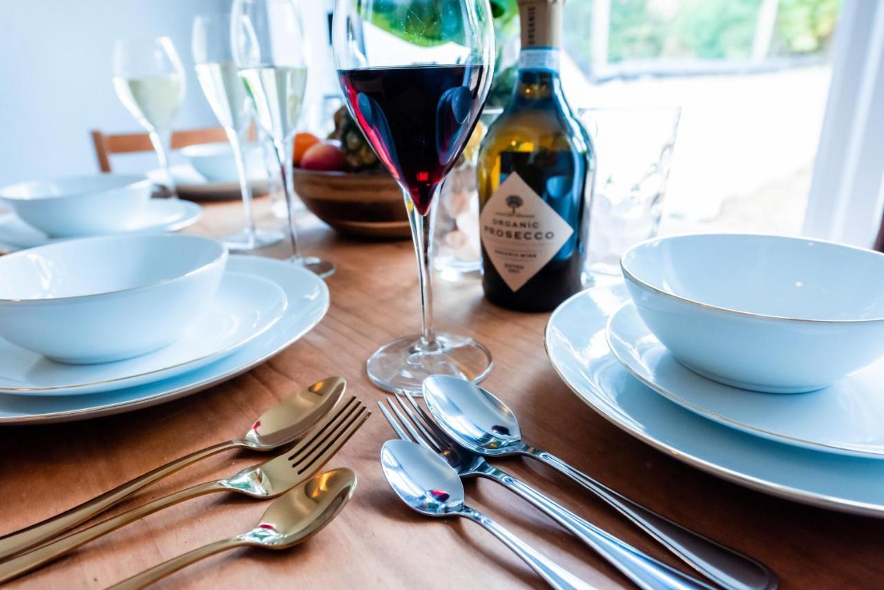 The Private Villa, Northampton Centre, 9 Beds, 5 Bedrooms, Sleeps 12 Zewnętrze zdjęcie