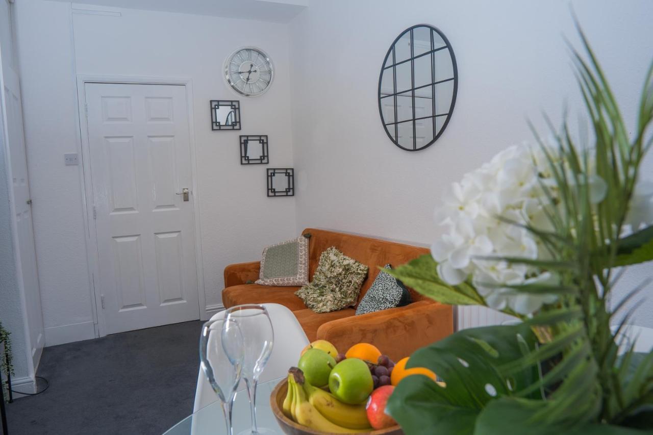 The Private Villa, Northampton Centre, 9 Beds, 5 Bedrooms, Sleeps 12 Zewnętrze zdjęcie