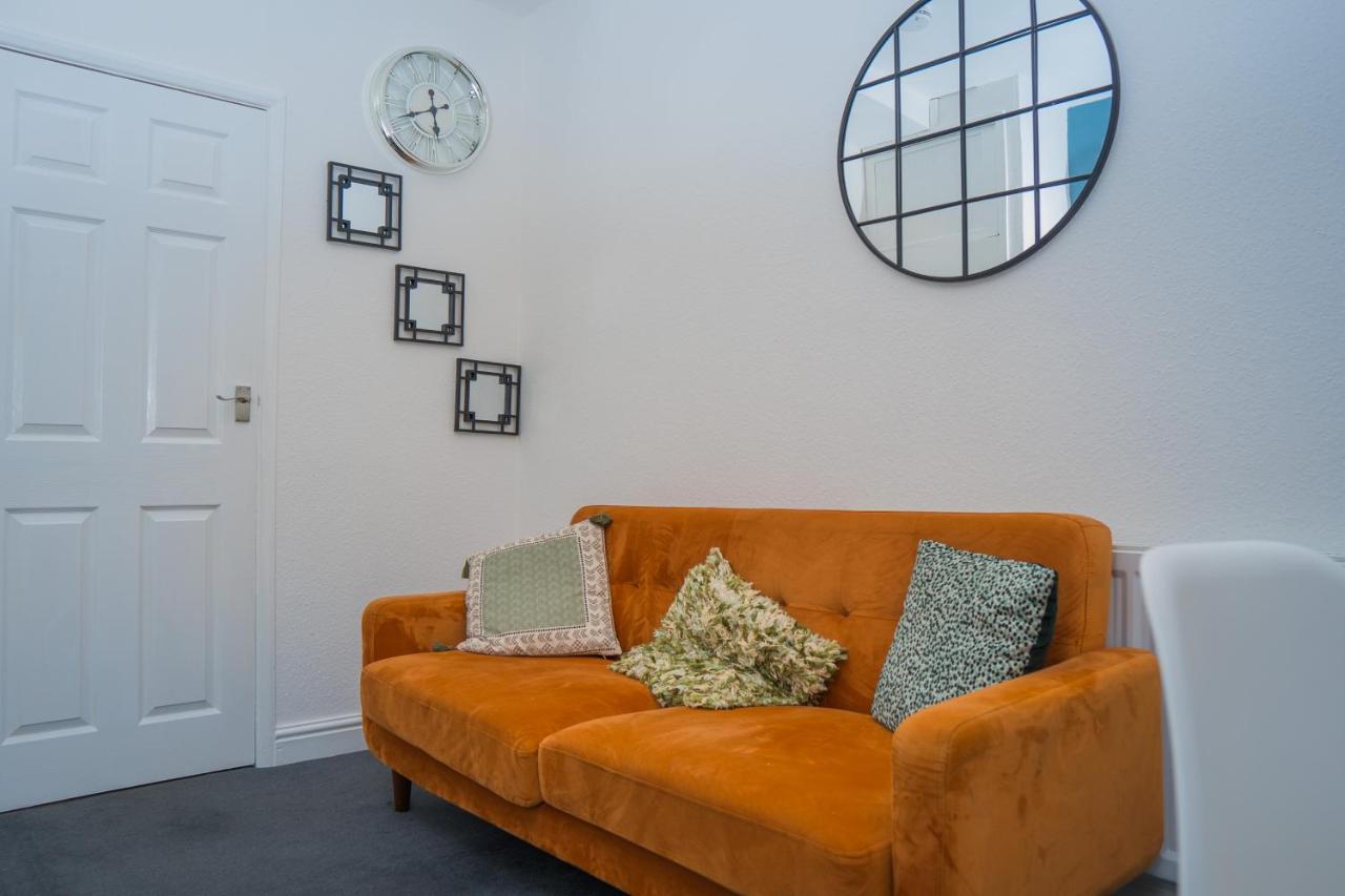 The Private Villa, Northampton Centre, 9 Beds, 5 Bedrooms, Sleeps 12 Zewnętrze zdjęcie