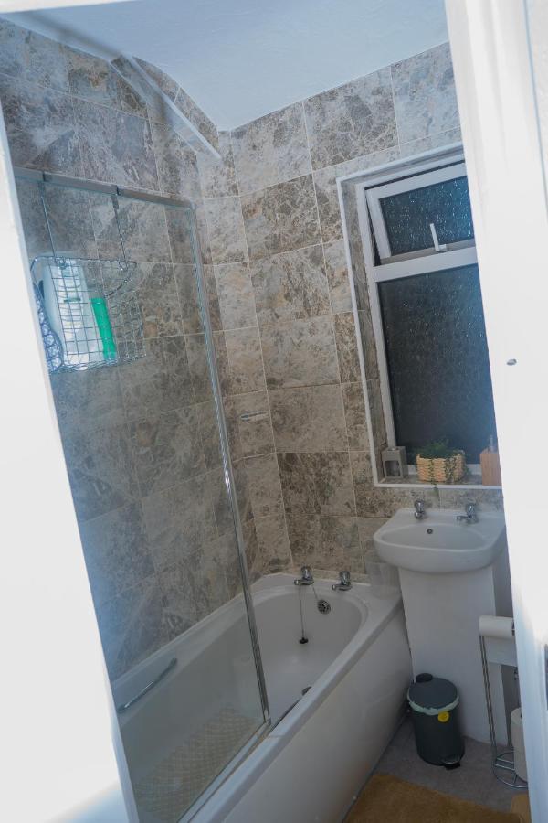 The Private Villa, Northampton Centre, 9 Beds, 5 Bedrooms, Sleeps 12 Zewnętrze zdjęcie