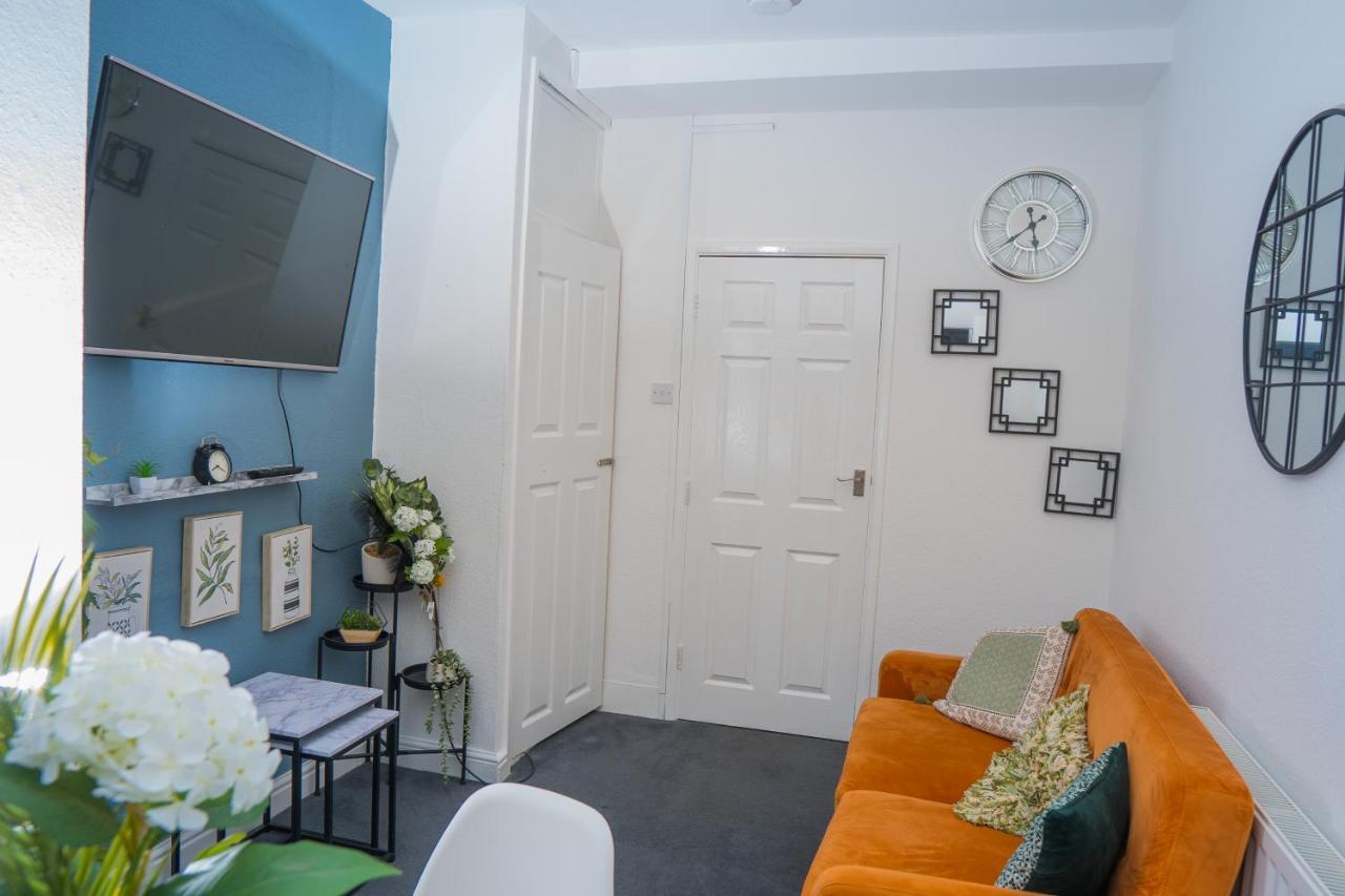 The Private Villa, Northampton Centre, 9 Beds, 5 Bedrooms, Sleeps 12 Zewnętrze zdjęcie