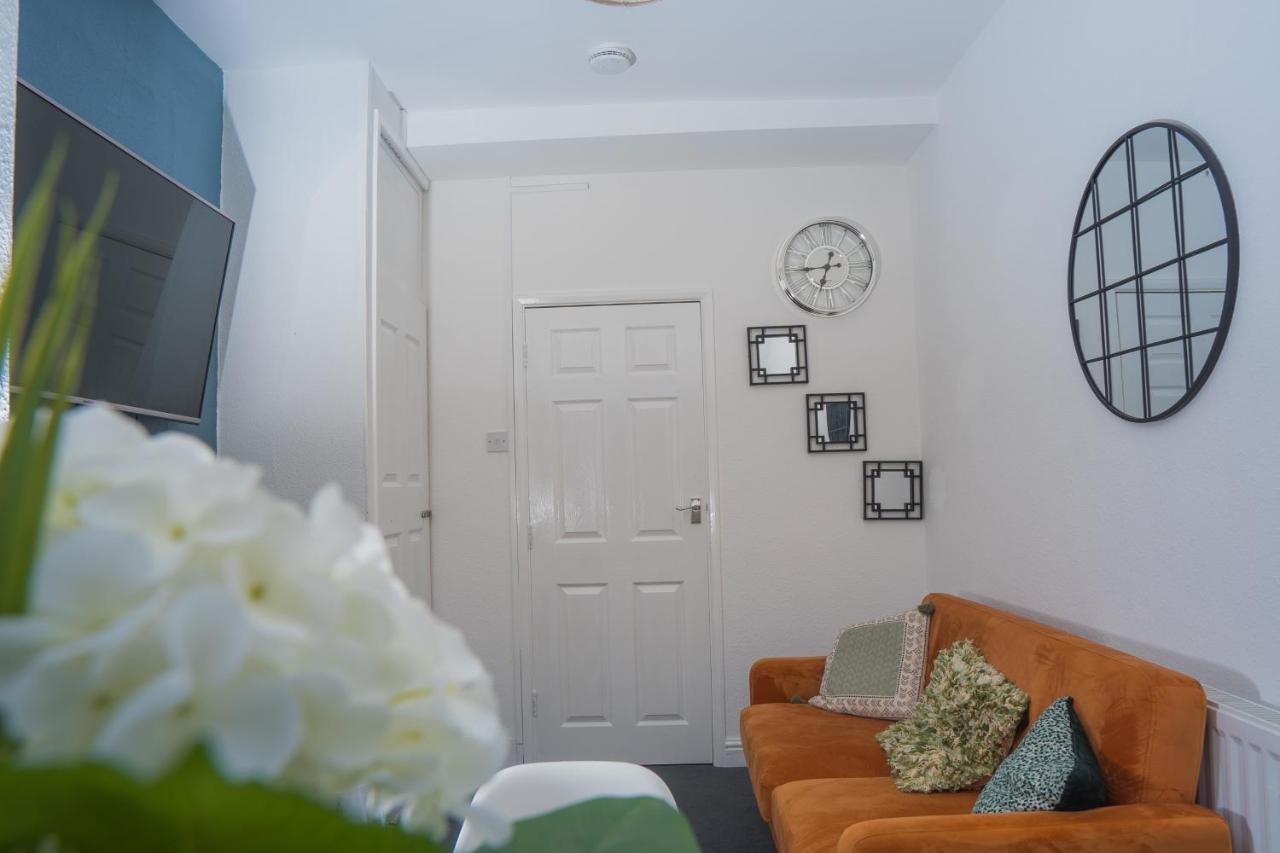 The Private Villa, Northampton Centre, 9 Beds, 5 Bedrooms, Sleeps 12 Zewnętrze zdjęcie